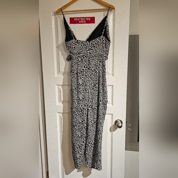 Dynamite Floral Jumpsuit - Picture 3 of 3